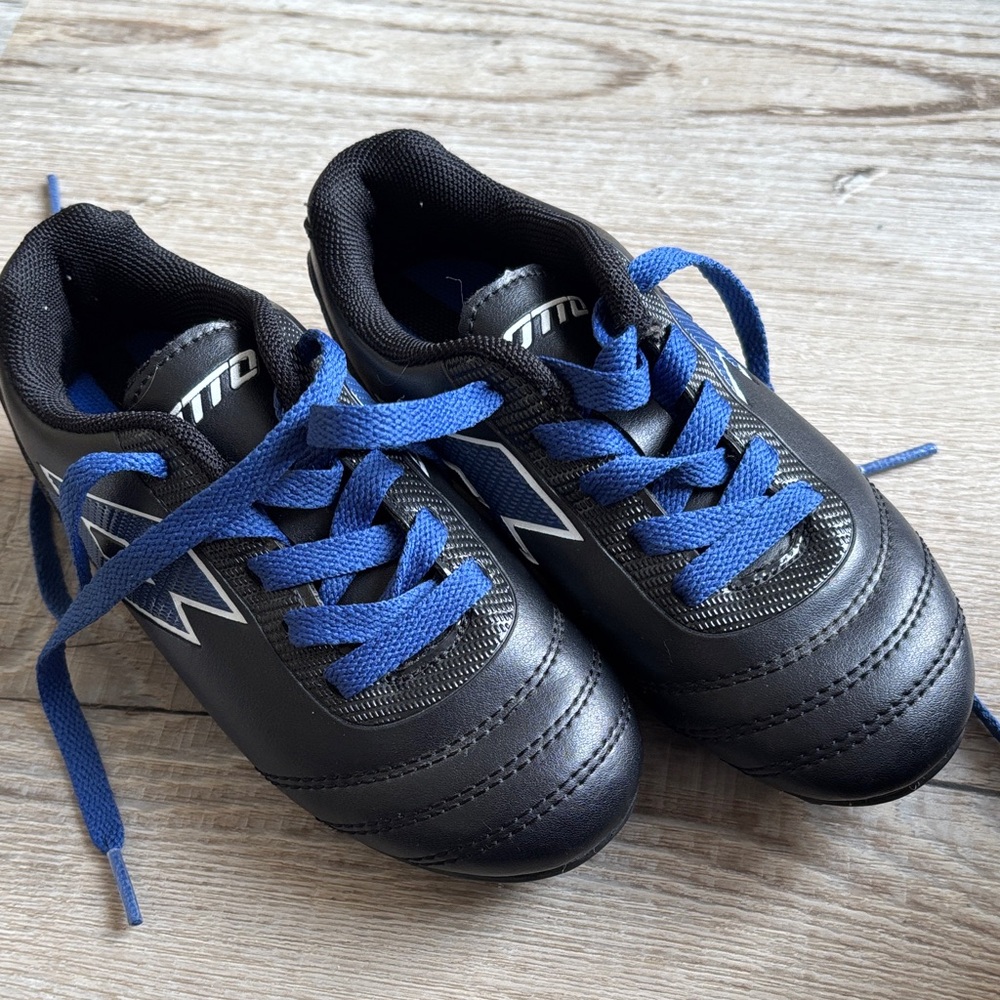 kids soccer  cleats